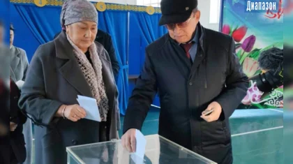 В день золотой свадьбы супруги пришли проголосовать на референдуме в Актобе