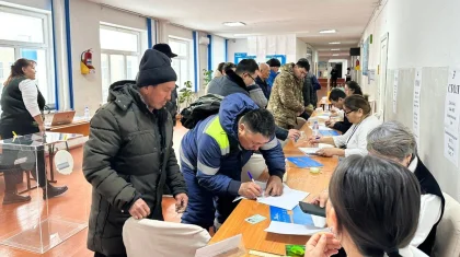 Жители села в области Абай поспешили на участок сразу после открытия