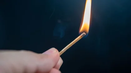 Облил женщину бензином и поджег: жителю Костанайской области вынесли приговор