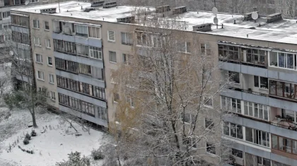 Женщина выпала из окна квартиры на 4 этаже в Актау