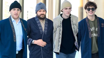 «Красавчики»: хоккеисты «Барыса» примерили казахскую национальную одежду