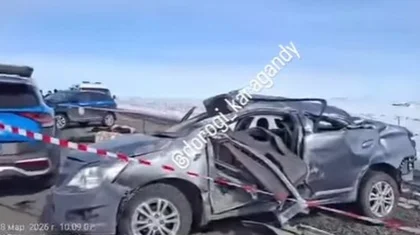 Три человека погибли в перевернувшемся на трассе автомобиле в Карагандинской области