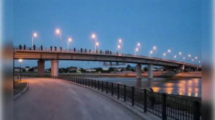 Ночной инцидент в Атырау: девушку вытащили из реки Жайык (ВИДЕО)