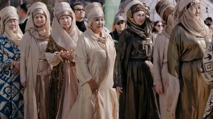 Уникальный модный показ с участием апашек прошел в день Наурыза в Алматы