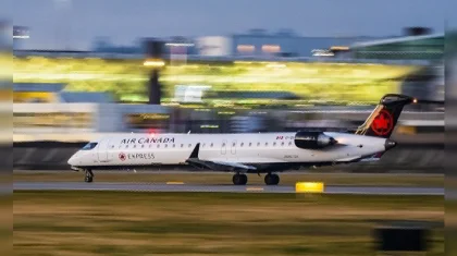 Самолет столкнулся с пожарной машиной в Нью-Йорке