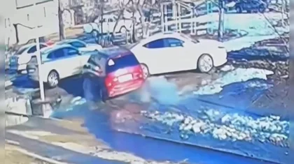 Нетрезвая женщина протаранила припаркованные машины в области Абай