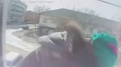 Удержали от падения: кадры спасения пенсионерки в Актобе попали на видео