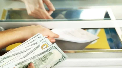 Курс доллара снизился: данные KASE и обменников