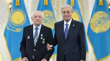 Токаев присвоил легендарному альпинисту звание «Қазақстанның Еңбек Ері»