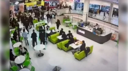 Массовая потасовка в ТЦ Астаны попала на видео