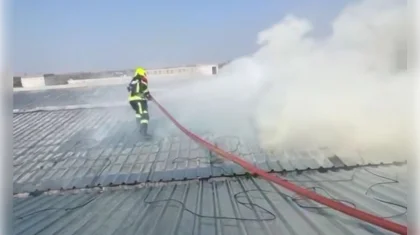 В Алматы вспыхнула кровля строящегося здания (ВИДЕО)