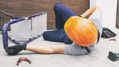 Работник получил инвалидность: кассационный суд отменил смешанную вину