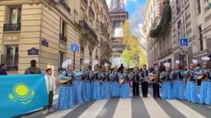 Юные домбристы из Атырау триумфально выступили в Париже (ВИДЕО)