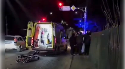 Отбросило за забор: Toyota Camry на скорости снесла мопед с подростками в Талдыкоргане (ВИДЕО)