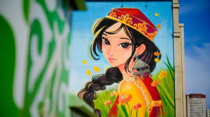 Весна на стене: в Астане появился мурал о красоте и обновлении