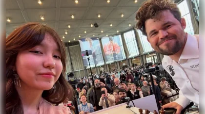 Магнус Карлсен пожаловался судьям после селфи с казахстанской шахматисткой