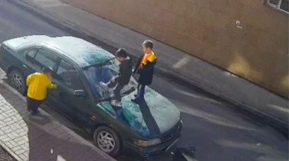 Лобовое вдребезги: дети разбили чужую машину в Астане