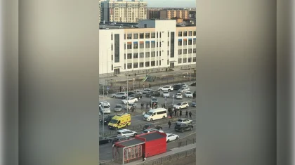 Семилетняя девочка погибла под колесами машины у школы в Атырау