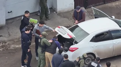 До 100 тысяч SMS в час: как мошенники «перехватывали» телефоны через спецоборудование в Казахстане (ВИДЕО)