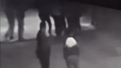 Толпа избила парня в Алматинской области (ВИДЕО)