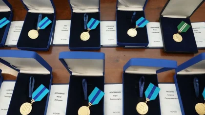 Госнаграды вручили участникам масштабной эвакуации казахстанцев с Ближнего Востока