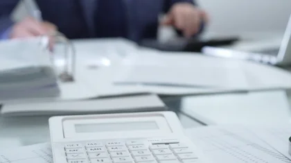 Причину массовой блокировки счетов казахстанцев назвали в Комитете госдоходов