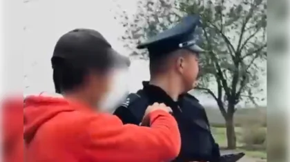 Мужчина выбросил две тонны строительного мусора на улицу в Туркестанской области (ВИДЕО)