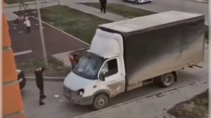 Курьеров строймагазина избили и повредили их автомобиль в Костанае (ВИДЕО)