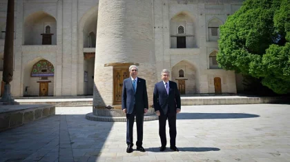 Токаев и Мирзиёев посетили древний мавзолей в Бухаре