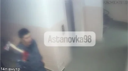 Мужчина с окровавленным топором в подъезде напугал жителей Астаны (ВИДЕО)