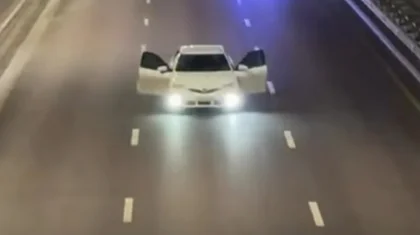 Авто с дверями настежь и громкой музыкой разъезжало по Аль-Фараби в Алматы (ВИДЕО)