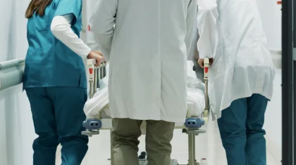 Десятиклассник лишился глаза после избиения в гимназии Тараза