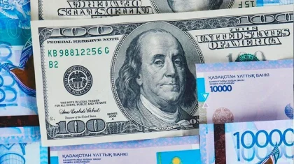 Как ослабление доллара отразится на тенге, объяснили в Нацбанке