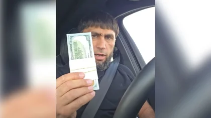 Пачка долларов из Казахстана: дагестанский активист получил неожиданную помощь (ВИДЕО)