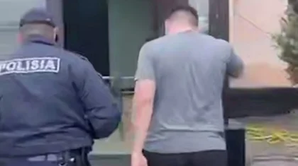 В зоопарке Алматы посетитель кидал камни в льва: нарушителя оштрафовали