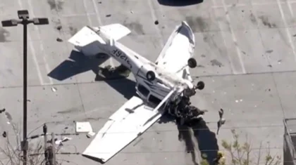 Самолет столкнулся с проводами и рухнул на землю в США (ВИДЕО)