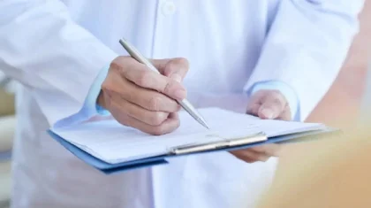 Казахстанцам открыли анонимный способ жалоб на коррупцию в клиниках