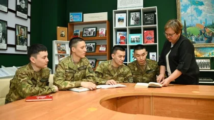 Не менее 5 книг за службу: что читают солдаты армии Казахстана