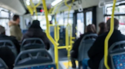 Пассажир автобуса напугал девочку развратными действиями в Алматы (ВИДЕО)