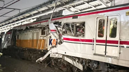 Экспресс-поезд и электричка столкнулись в Индонезии: есть погибшие и десятки пострадавших