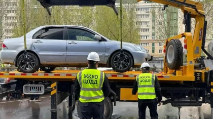 Эвакуаторы увозят машины за неправильную парковку в Астане
