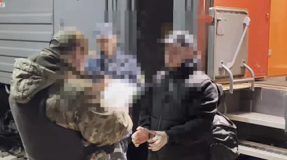 Продавал несуществующие авто и сбежал в Россию: мошенника экстрадировали в Казахстан