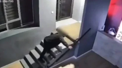 Пьяный астанчанин справил нужду в компьютерном клубе (ВИДЕО)