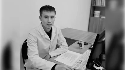 Зарезал соперника из ревности: в Актау начался суд по делу об убийстве врача