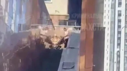 Мужчина избил жену на глазах у прохожих в Астане (ВИДЕО)
