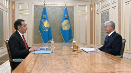 Токаев принял главу коллегии ЕЭК Сагинтаева