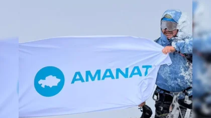 Народная Конституция, флаг Республики Казахстан и знамя партии «AMANAT» покорили мировые вершины