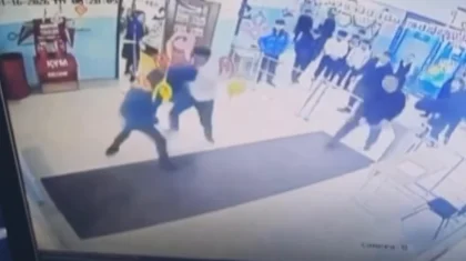 В школе Алматинской области ученик избил учителя: инцидент попал на видео