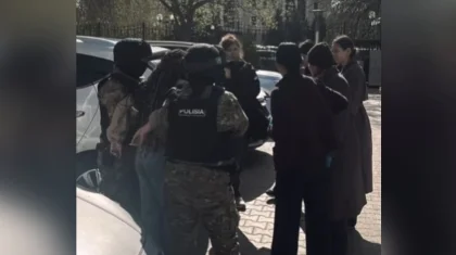 Угрожала распространить личные фото: жительница Уральска вымогала деньги у мужчины (ВИДЕО)