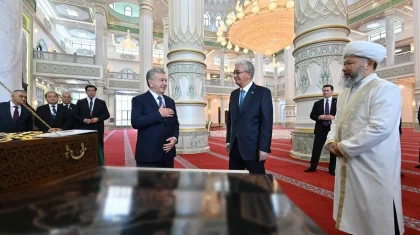 Президенты Казахстана и Узбекистана посетили новую мечеть Туркестана (ФОТО, ВИДЕО)